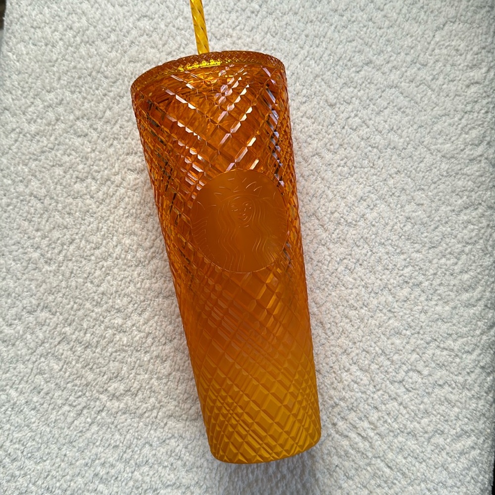 Orange ombré Starbucks cup 🍊